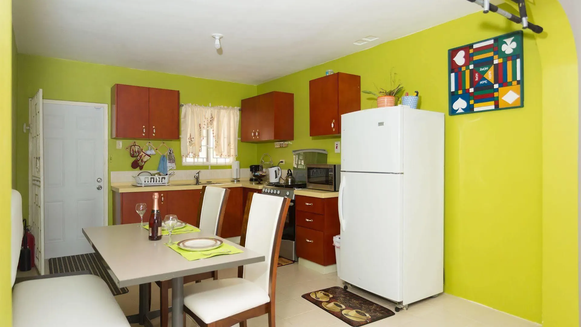 The Beach Estate Country Club Villa Hellshire 3*,
